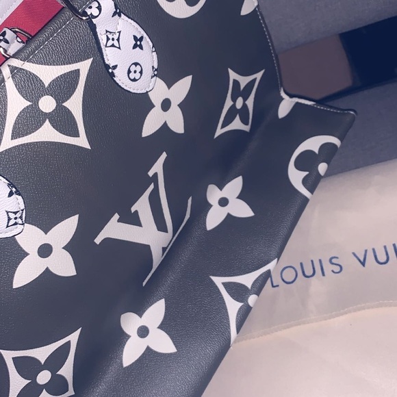 Purses are in very good condition!!